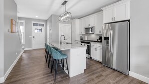 House, Multiple Beds (A Touch of Grey) | Private kitchen - A Touch of Grey (Ottawa)