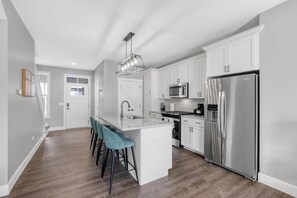 House, Multiple Beds (A Touch of Grey) | Private kitchen - A Touch of Grey (Ottawa)