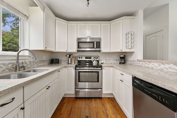 Sherwood Cottage - Steps From Old Town & River