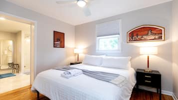 3 bedrooms, desk, iron/ironing board, free WiFi