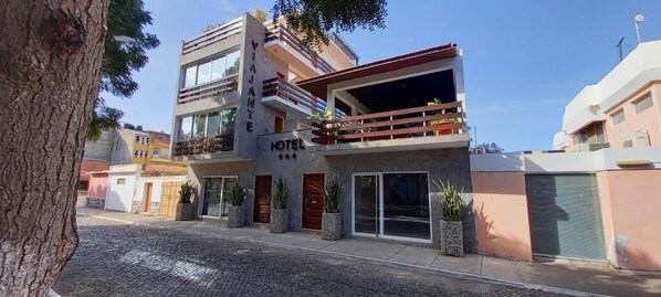 Front of property - HOTEL VIAJANTE (Tarrafal)