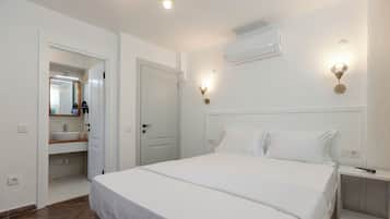 Economy Room, Below Ground Level | Premium-sengetøj, minibar, gratis Wi-Fi, sengetøj