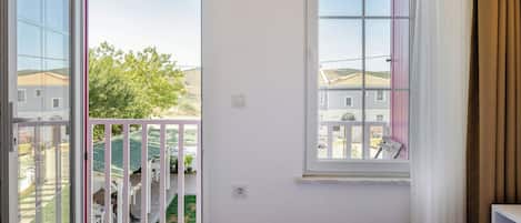 Comfort Room, Balcony | Premium bedding, minibar, free WiFi, bed sheets