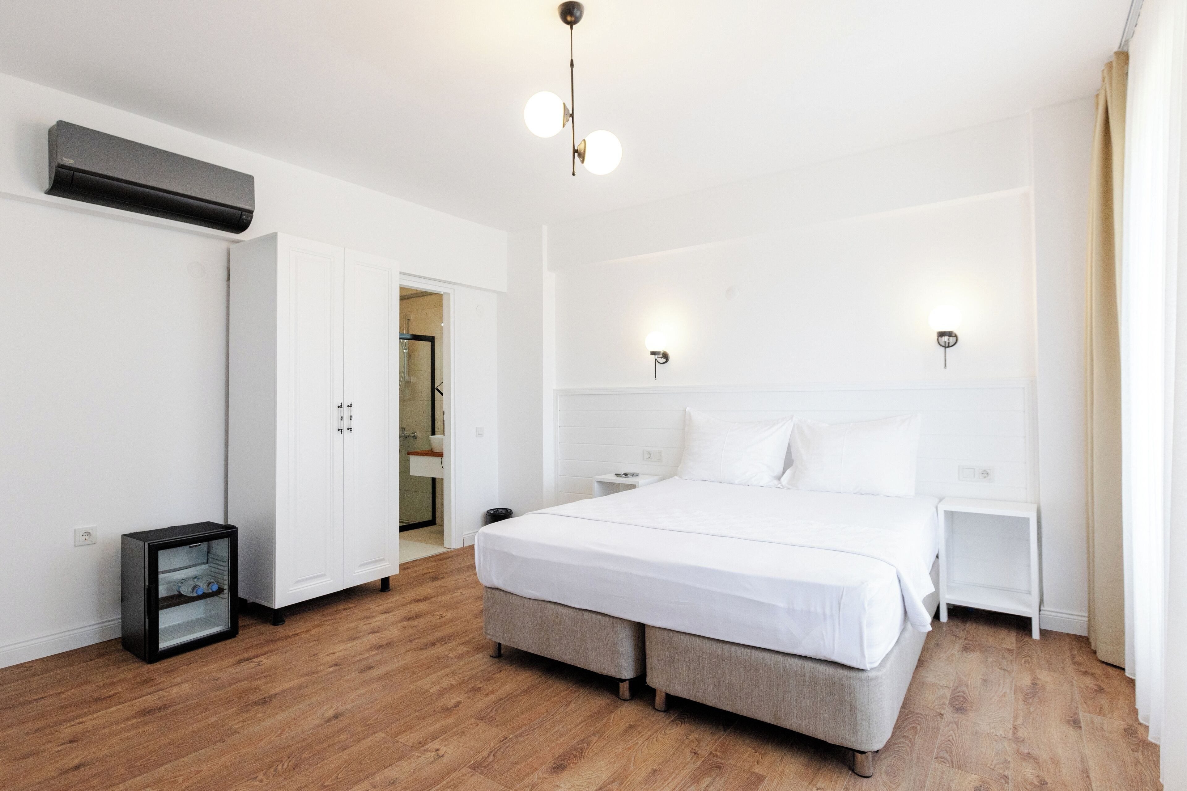 Standard Triple Room | Premium bedding, minibar, free WiFi, bed sheets