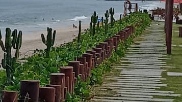 Beach nearby, 5 beach bars