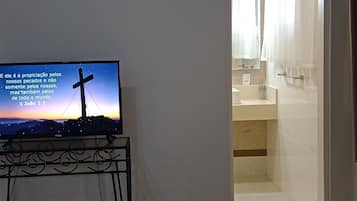 高级三人房, 部分海洋景观 | 5 多间卧室、遮光窗帘、熨斗/熨板、免费 WiFi