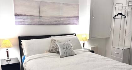 7 minutes to Spruce Meadows! Cozy Studio Basement in Calgary w/ private entrance