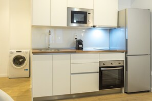 Fridge, microwave, oven, coffee/tea maker