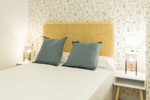 アイロン / アイロン台、WiFi (無料)、ベッドシーツ