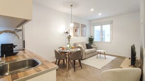 TV - Housing Lagunillas by Sharing Co (Málaga)