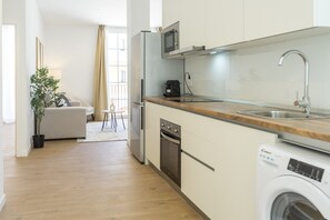 Fridge, microwave, oven, coffee/tea maker