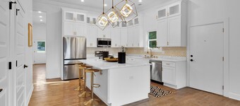 Upscaled 5-bdrm house used for content creation, game night, celebrations & fun