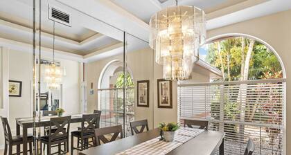 Spacious, Covered Patio & Essentials - FL on a Budget!