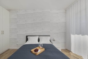 1 habitación, tabla de planchar con plancha, wifi y ropa de cama 