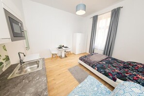 1 habitación, tabla de planchar con plancha, wifi y ropa de cama 