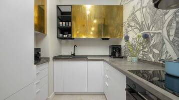 Fridge, microwave, oven, stovetop