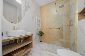 Shower, hair dryer, towels - Grójecka 20B | Luxurious Studio | WiFi (Warszawa)
