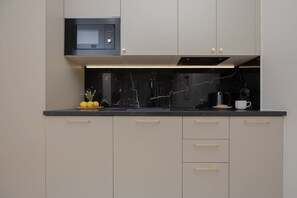 Fridge, microwave, stovetop, dishwasher - Grójecka 20B | Luxurious Studio | WiFi (Warszawa)