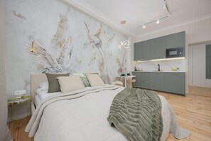 Iron/ironing board, WiFi, bed sheets