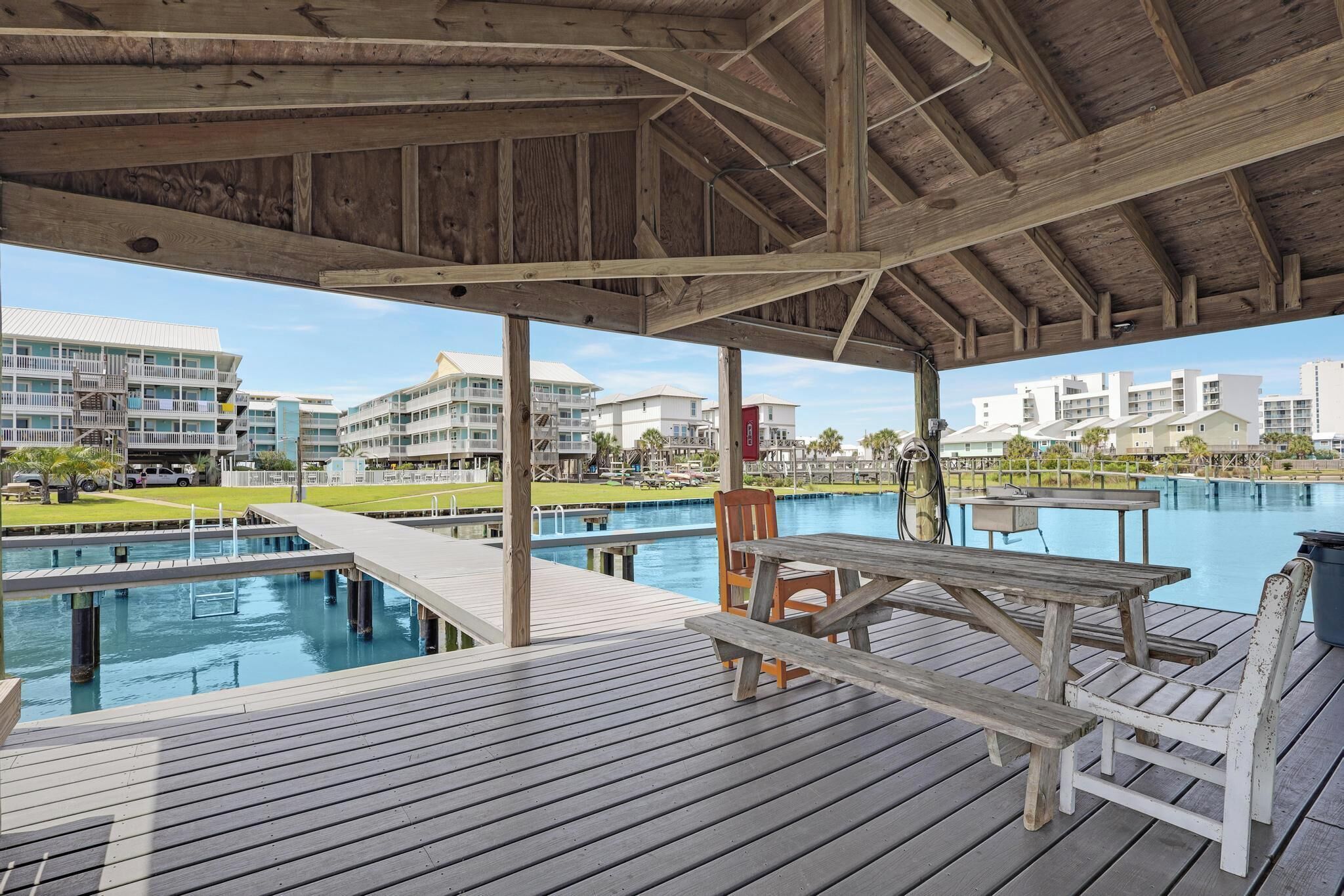 Lagoon Run 202: 3Br/2Ba, Sleeps 6, Private Pier, Boat Launch, Beach Access!
