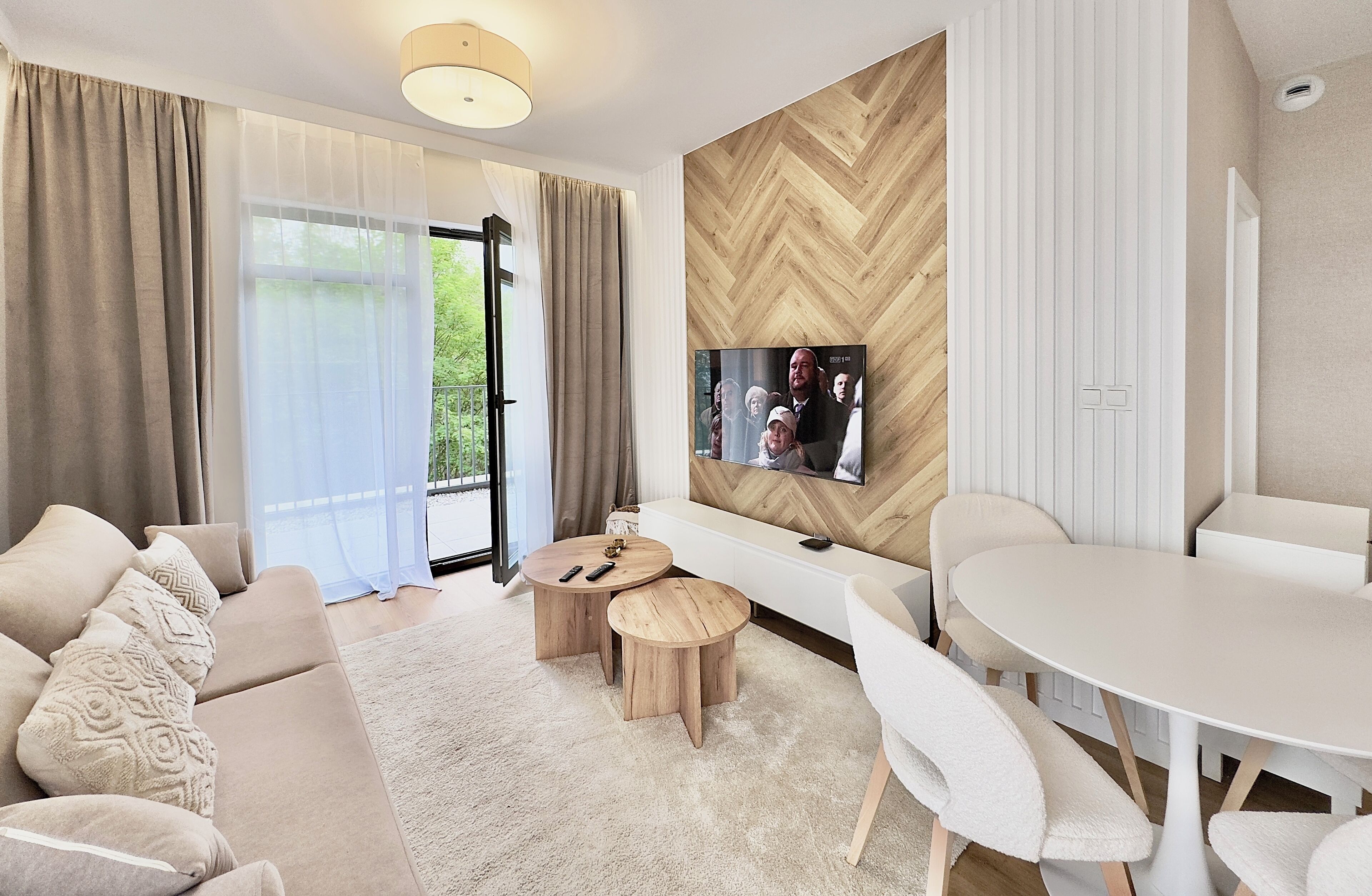 Comfort Apartment | Living room | 30-inch Smart TV with digital channels