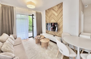 Comfort Apartment | Living room | 30-inch Smart TV with digital channels - RentPlanet - Orlik Residence (Karpacz)