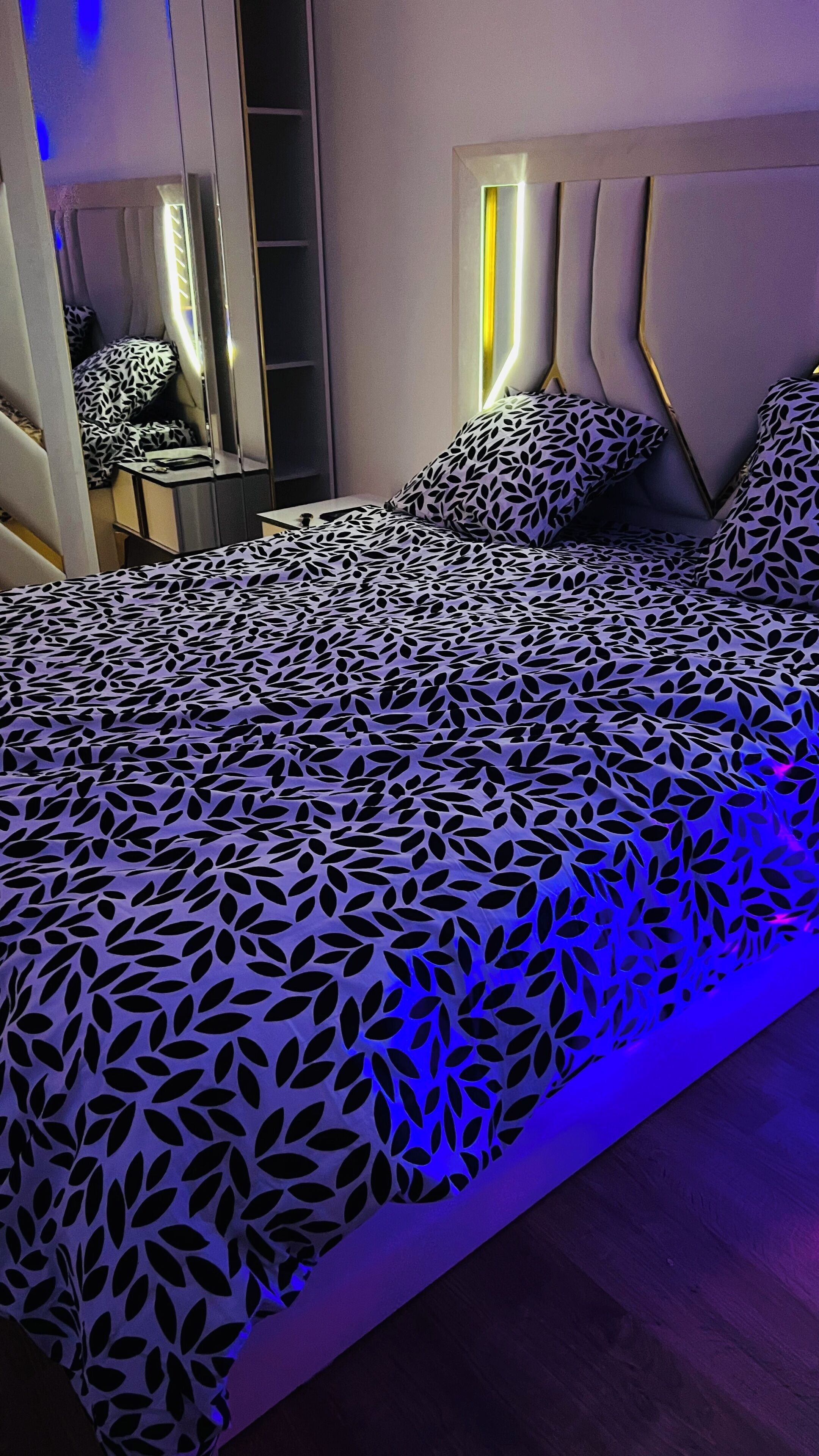 2 chambres, fer et planche à repasser, Wi-Fi, draps fournis