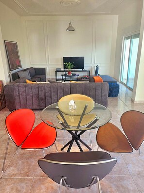 Interior - Heavenly Escape, Batroun: Charming 3 bedroom flat in villa w stunning sea view (Batroun)