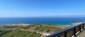 Heavenly Escape, Batroun: Charming 3 bedroom flat in villa w stunning sea view
