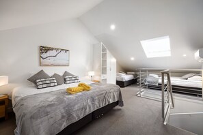 1 bedroom, iron/ironing board, free WiFi, bed sheets - OCEANIC APARTMENT 10, BEACH WEDDINGS, BEACH GETAWAYS, LOVE! SORRENTO (Sorrento)