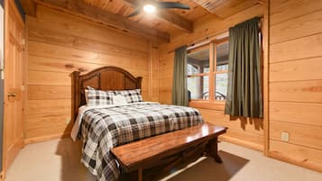 4 bedrooms, desk, iron/ironing board, travel crib