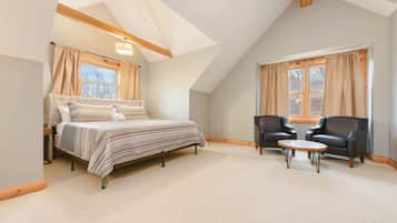 4 bedrooms, desk, iron/ironing board, travel crib