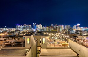 Miscellaneous - Huge Rooftop 4 Bed 4 Bath New Modern Home 15 Beds (Nashville)