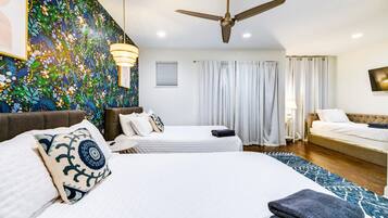 4 bedrooms, iron/ironing board, WiFi, bed sheets