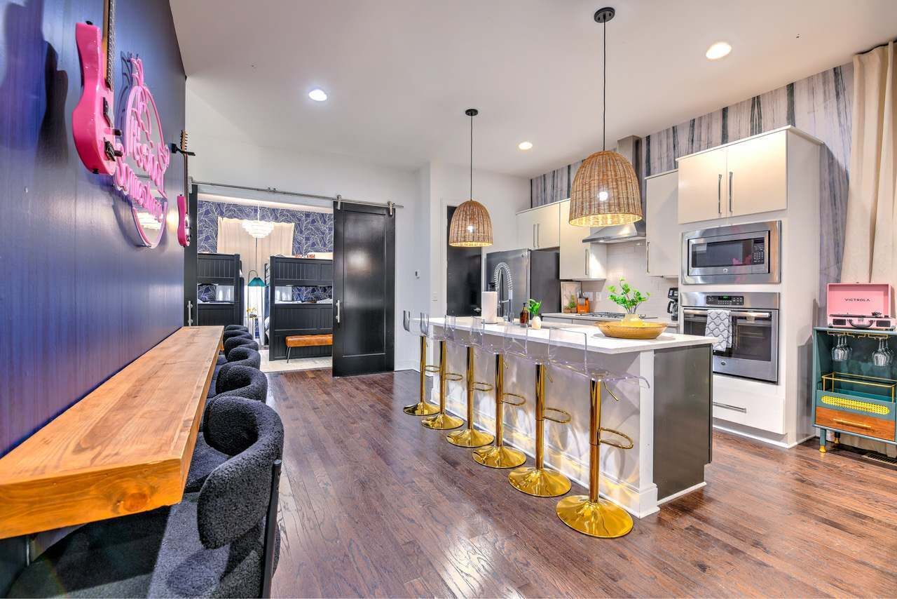 冰箱、微波炉、烤箱、炉灶