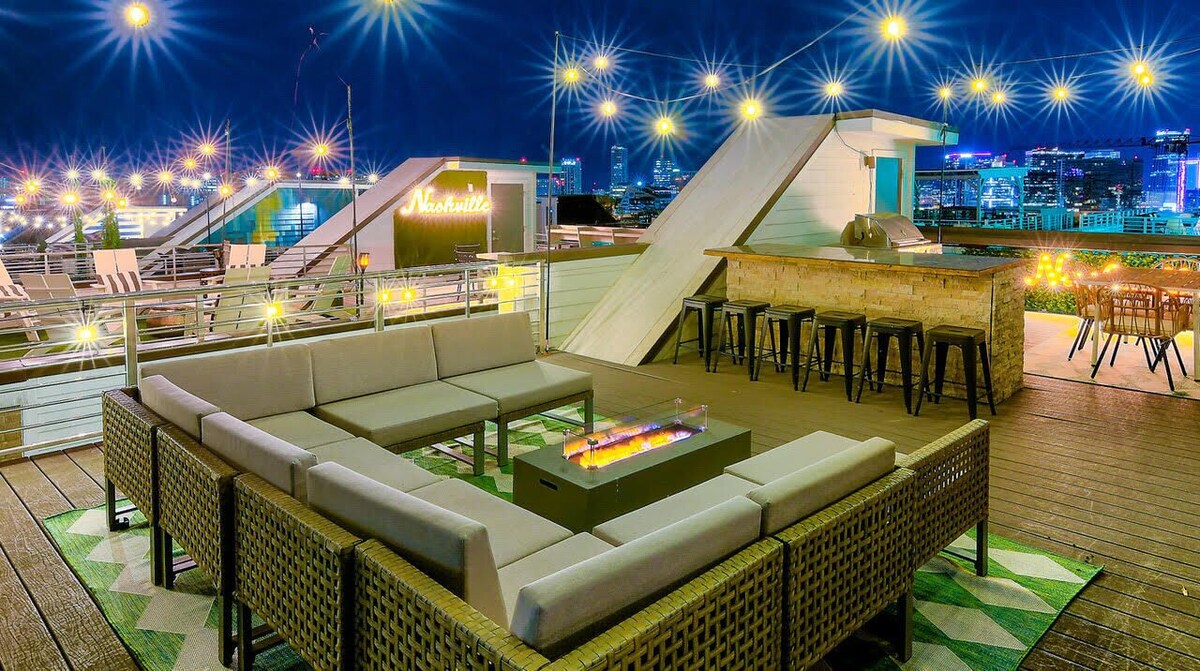 Premium Downtown Property! Amazing Rooftop 14 Beds