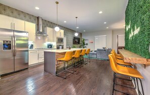 Coffee/tea maker, cookware/dishes/utensils - Premium Downtown Property! Amazing Rooftop 14 Beds (Nashville)