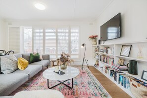 TV - VAQUAY Sonnet In South Yarra | Timeless Fusion of Vintage Charm & Eclectic Chic (South Yarra)