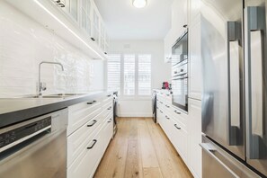 Fridge, oven, stovetop, dishwasher