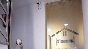 A glass door with the text "AMAZING HOUSE" and a house silhouette. - Hotel Amazing House (New Delhi)