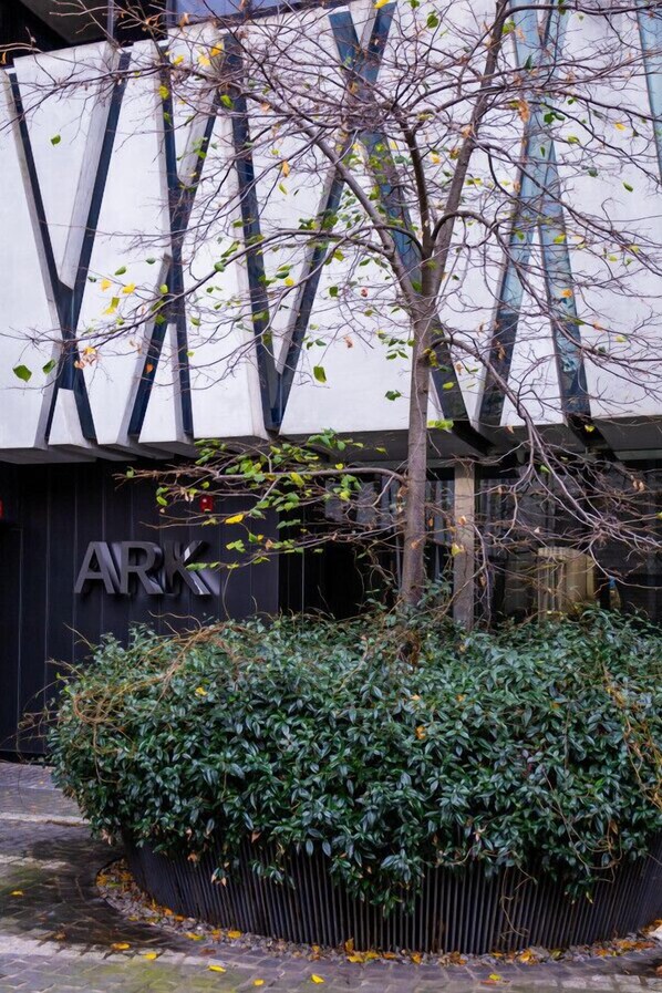 Exterior detail - Stylish Modern Apt with Terrace (Richmond)