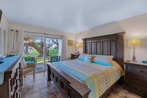 2 bedrooms, desk