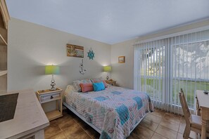 2 bedrooms, desk