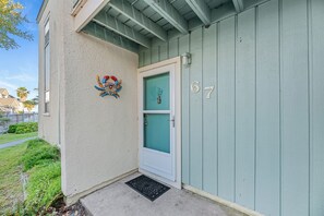 Exterior detail - Rockport Racquet and Yacht Club - 67 (Rockport)