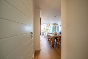 Dining - Luxurious 2 Bedroom Aprtment in Umhlanga Rocks (uMhlanga)
