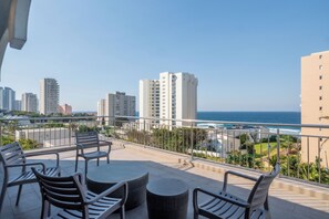 Terrace/patio - Luxurious 2 Bedroom Aprtment in Umhlanga Rocks (uMhlanga)