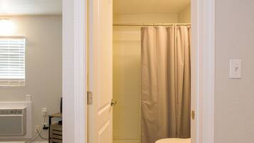 Toallas, jabón, papel higiénico