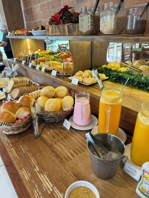 Free daily buffet breakfast