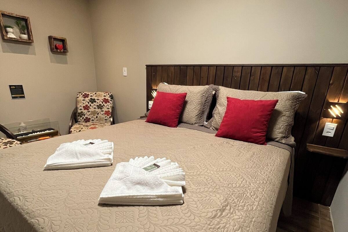豪華小屋, 河景 | 高級寢具、迷你吧、書桌、手提電腦工作空間