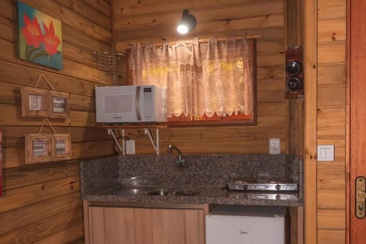 高級小屋, 湖景 | 高級寢具、迷你吧、書桌、手提電腦工作空間